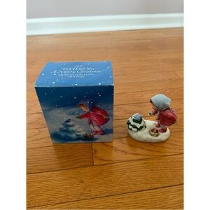 Avon Vintage 1986 We Wish You A Merry Christmas Musical Porcelain Figurine - New